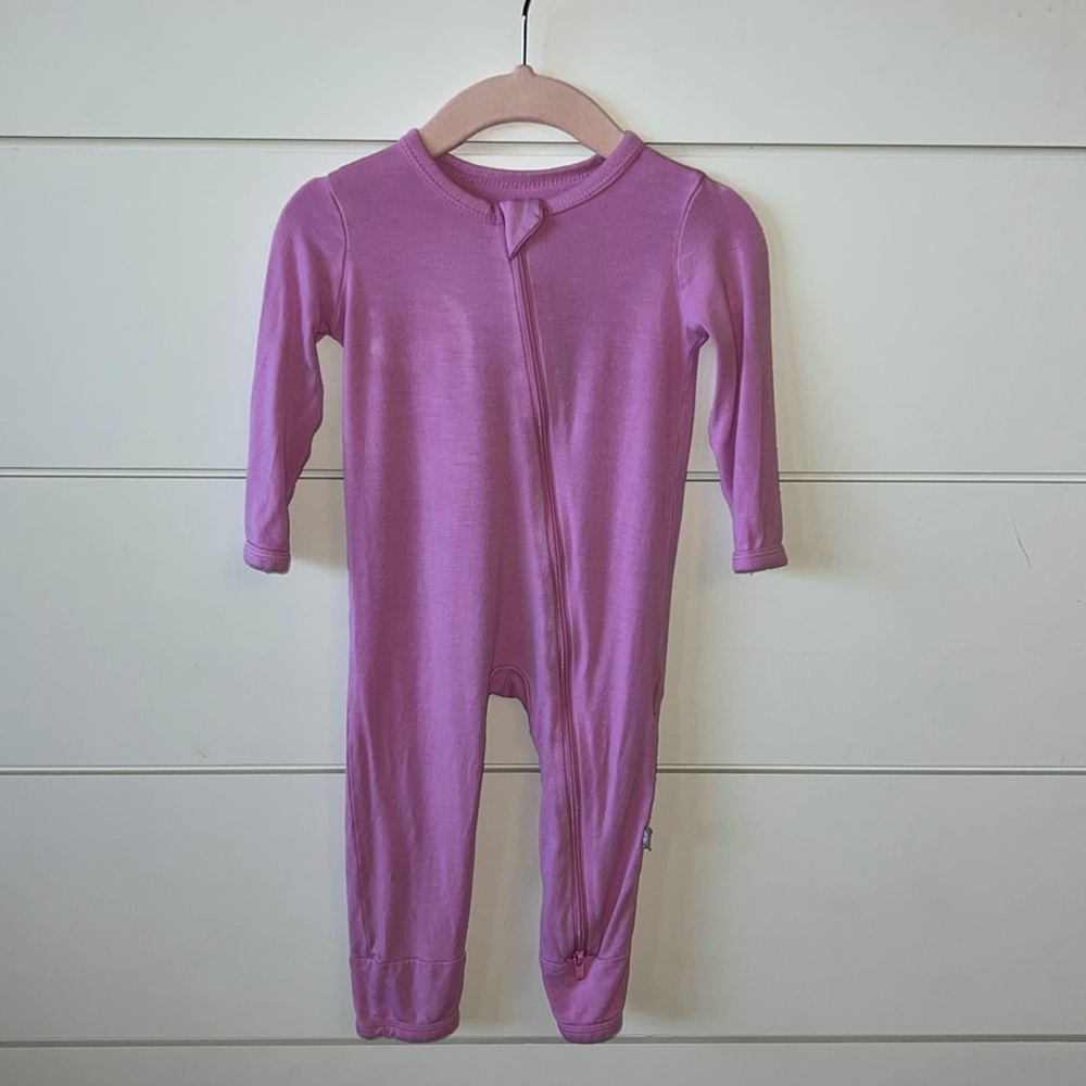 Kyte Baby Bamboo Zippered Romper in Bubblegum. Size 6-12 Months